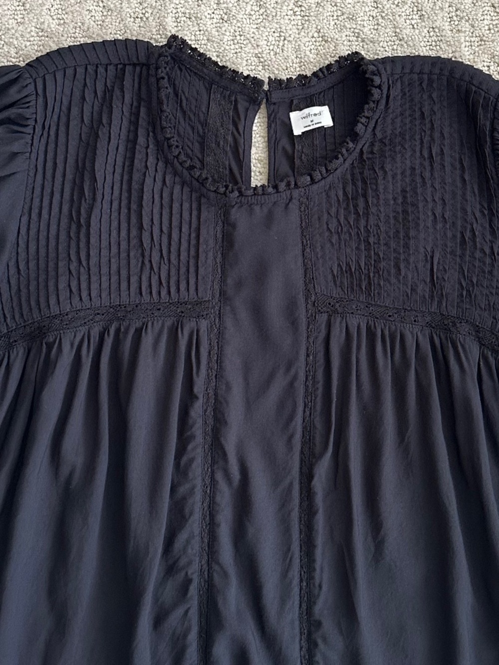 Aritzia Wilfred Wallflower Blouse Black Medium Romantic Relaxed Flowy Babydoll - Picture 2 of 10
